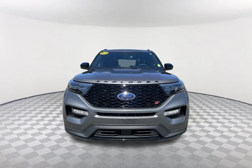 2023 Ford Explorer ST photo 1