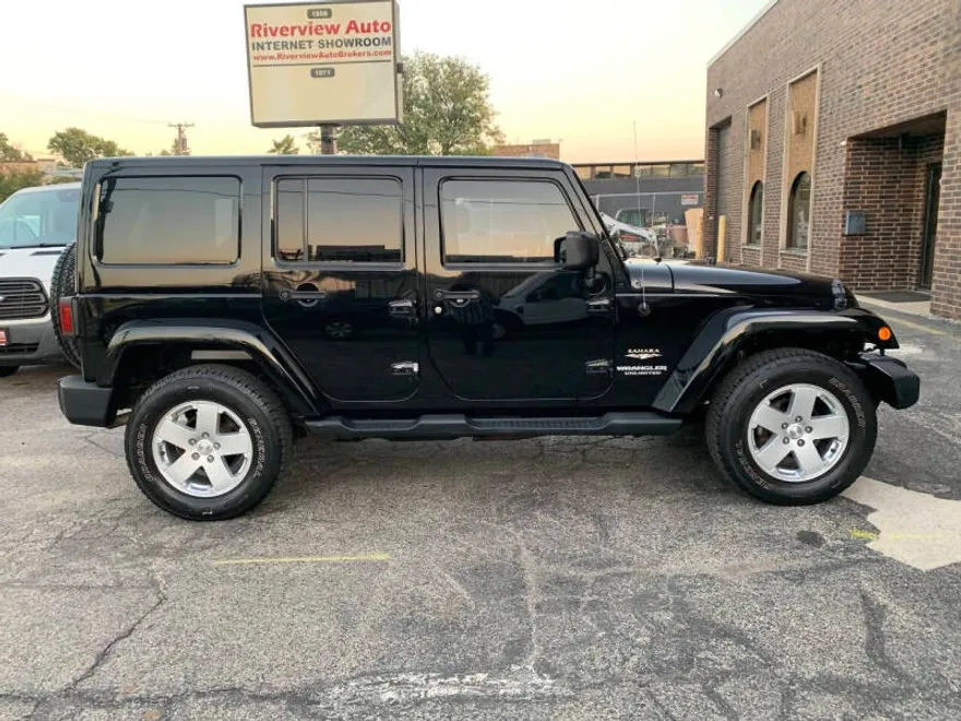 2012 Jeep Wrangler Unlimited Sahara photo 1