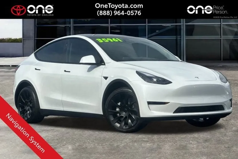 2024 Tesla Model Y Long Range photo 1