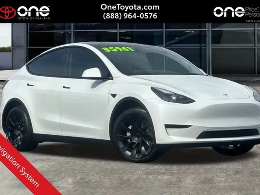 2024 Tesla Model Y Long Range photo 1