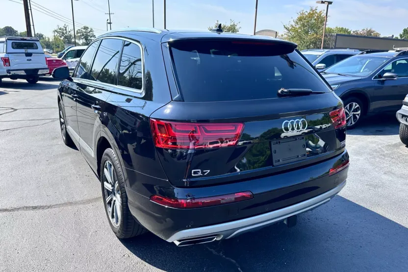2018 Audi Q7 Prestige photo 1