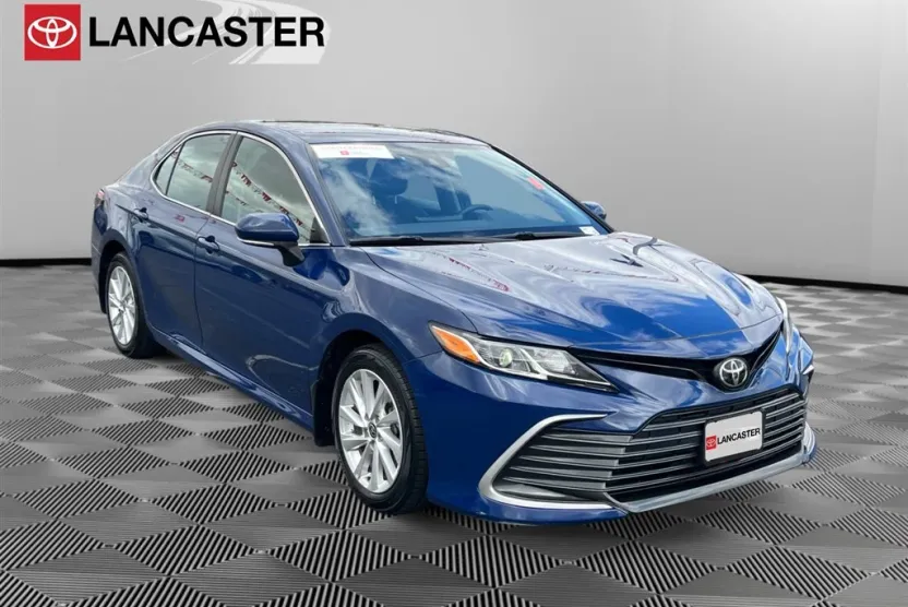 2023 Toyota Camry LE photo 1