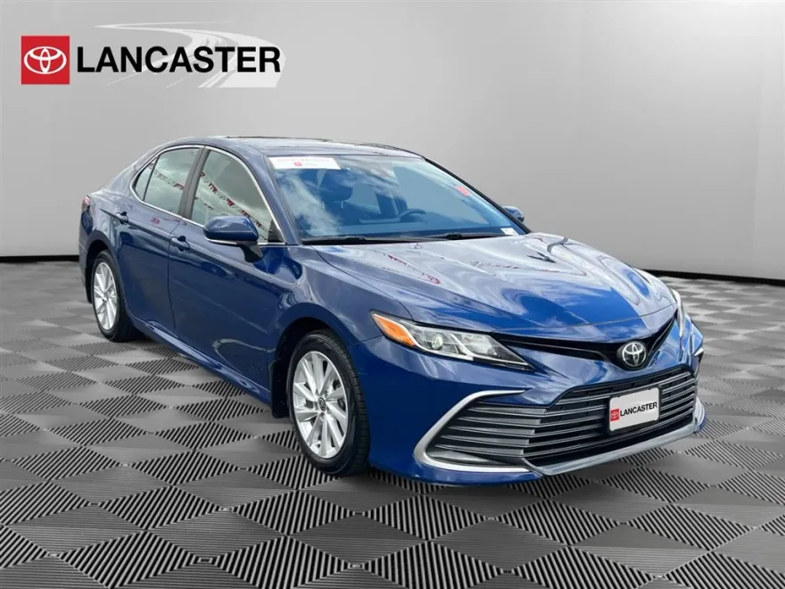 2023 Toyota Camry LE photo 1