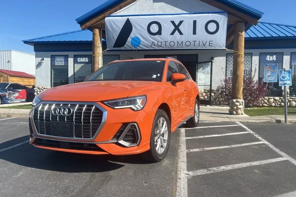 2023 Audi Q3 S line Premium photo 1