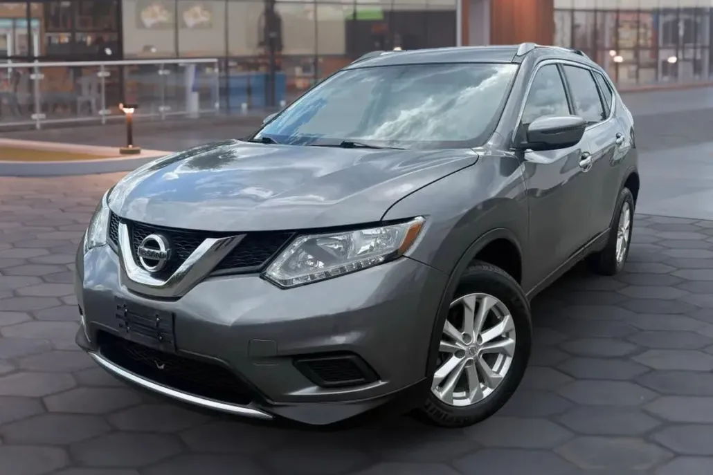 2016 Nissan Rogue SV photo 1