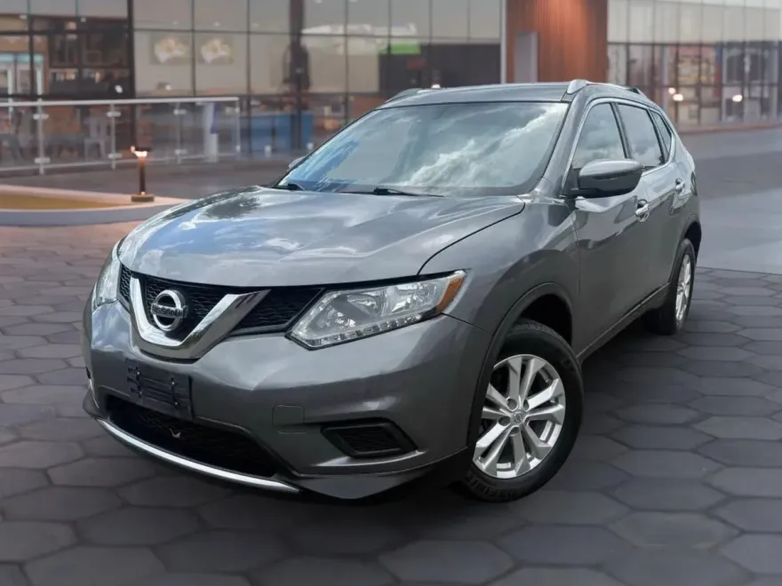 2016 Nissan Rogue SV photo 1