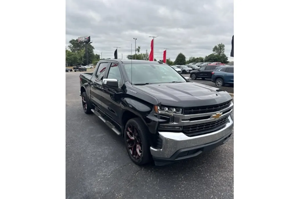 2020 Chevrolet Silverado 1500 LT photo 1