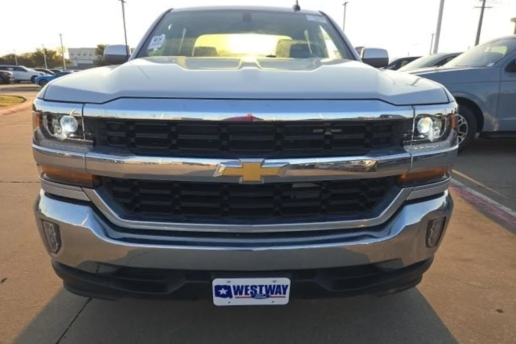 2018 Chevrolet Silverado 1500 LT photo 1