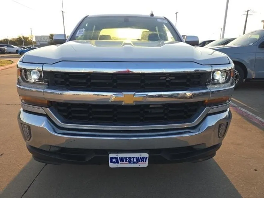 2018 Chevrolet Silverado 1500 LT photo 1