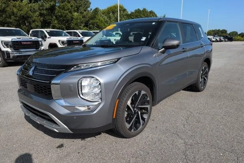 2024 Mitsubishi Outlander SE photo 1