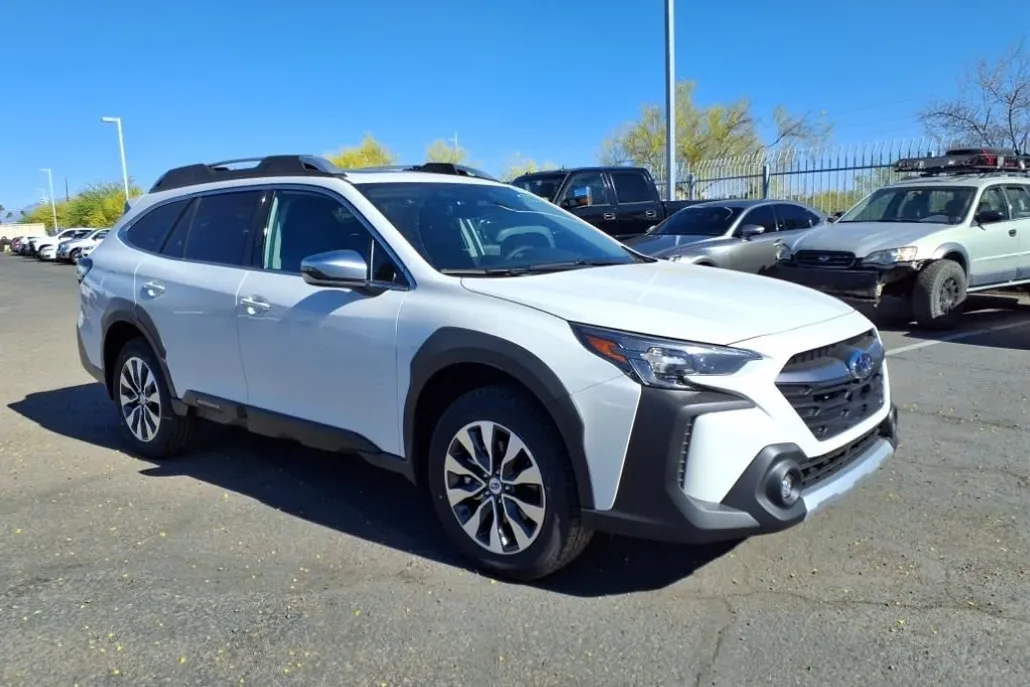 2025 Subaru Outback Touring photo 1