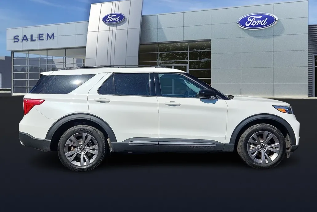 2023 Ford Explorer XLT Sport photo 1