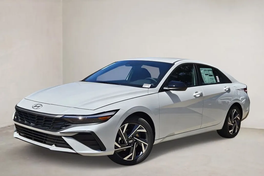 2025 Hyundai Elantra SEL Sport photo 1
