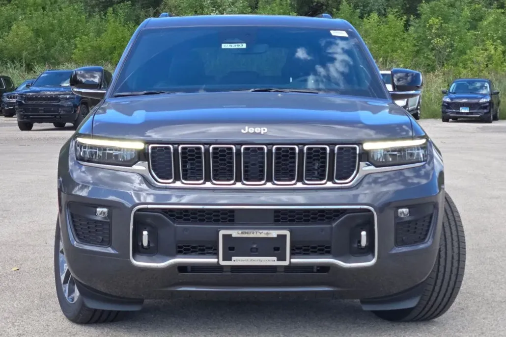 2025 Jeep Grand Cherokee Overland photo 1