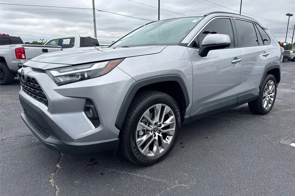 2022 Toyota RAV4 XLE Premium photo 1
