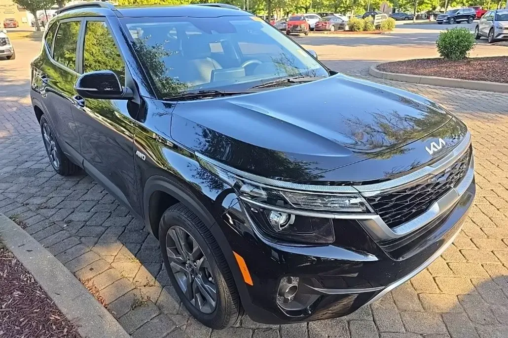 2023 Kia Seltos S photo 1