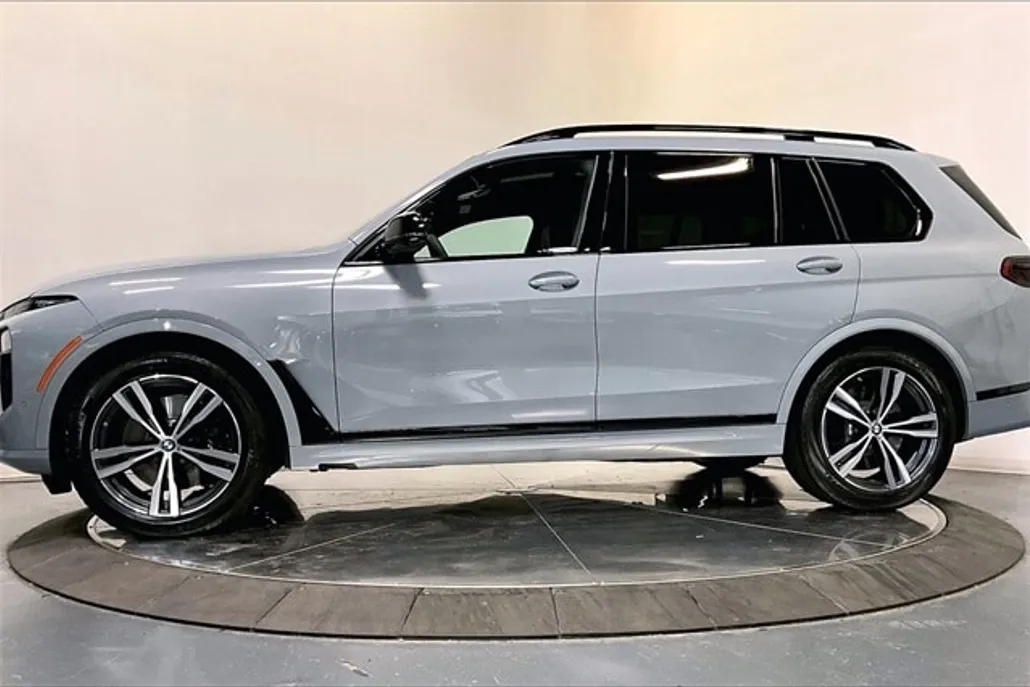 2025 Bmw X7 M60i photo 1