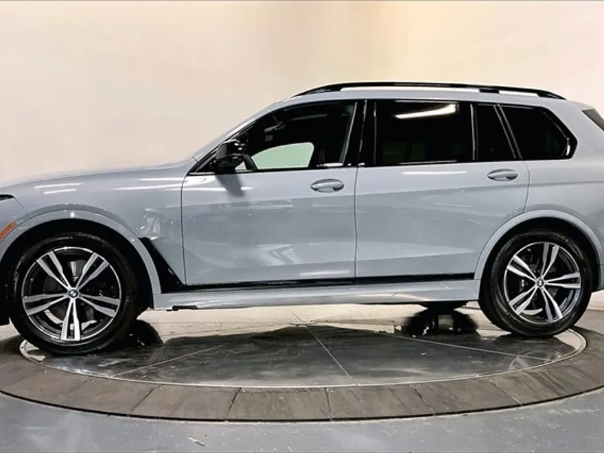 2025 Bmw X7 M60i photo 1