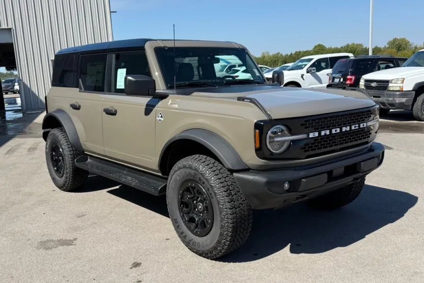 2025 Ford Bronco Outer Banks photo 1