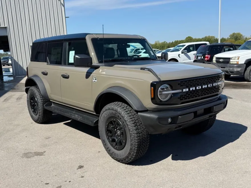 2025 Ford Bronco Outer Banks photo 1