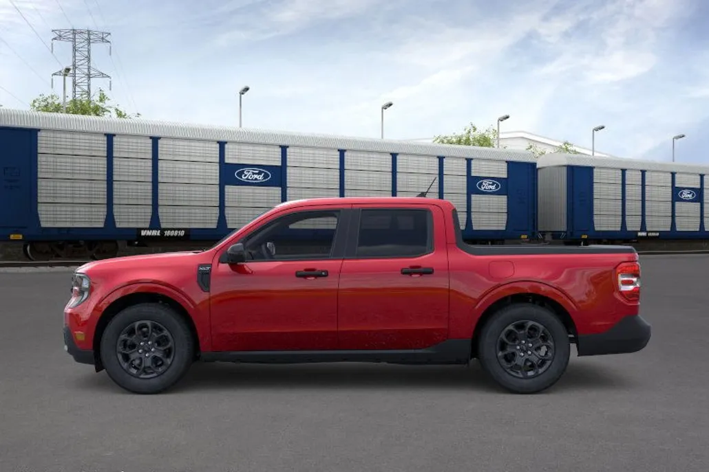 2025 Ford Maverick XLT photo 1