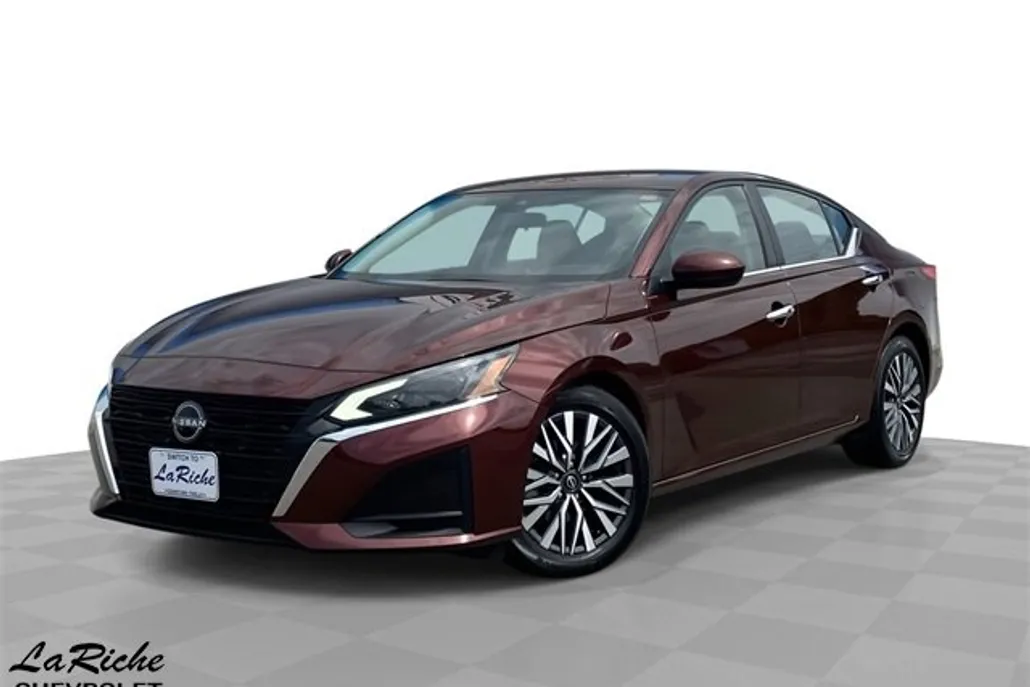 2023 Nissan Altima 2.5 SV photo 1