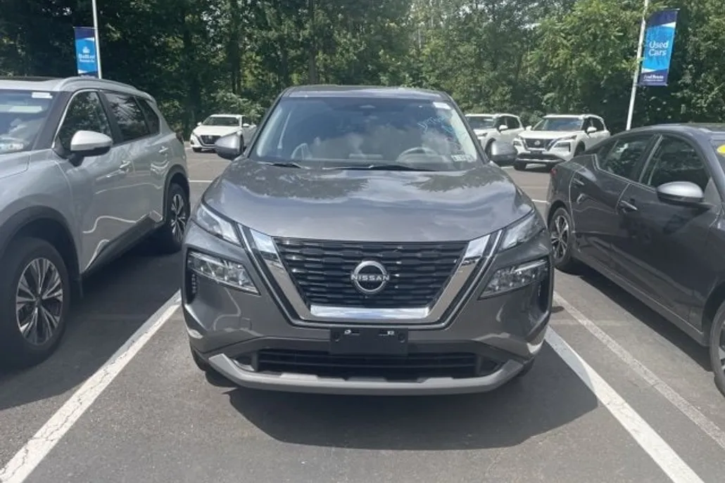 2023 Nissan Rogue SV photo 1