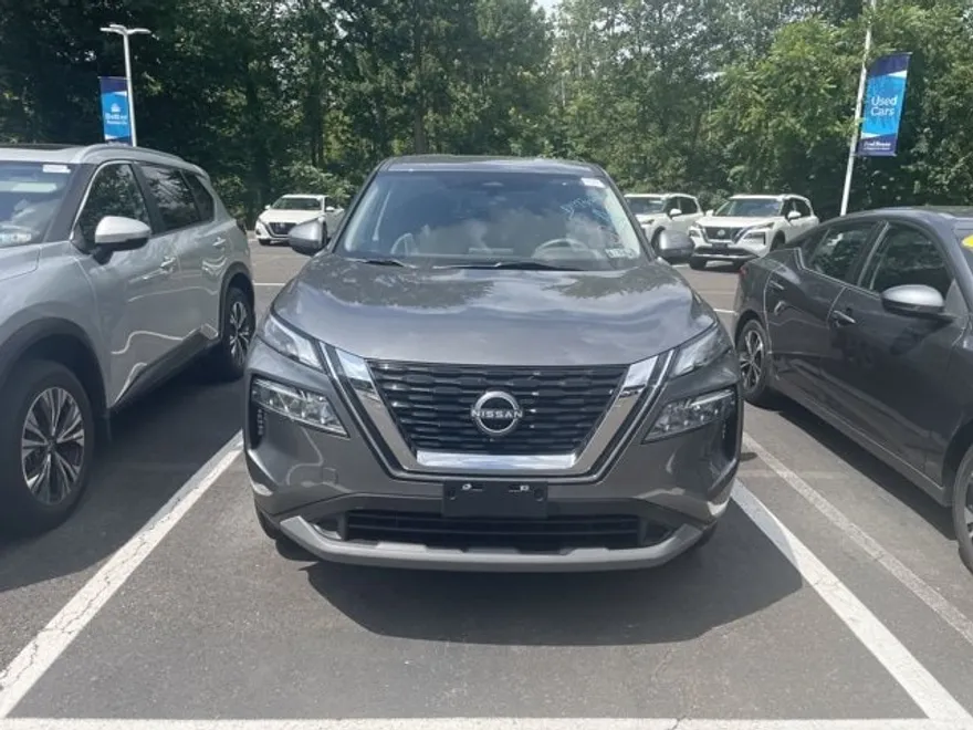 2023 Nissan Rogue SV photo 1