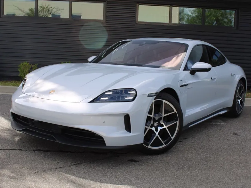 2025 Porsche Taycan photo 1