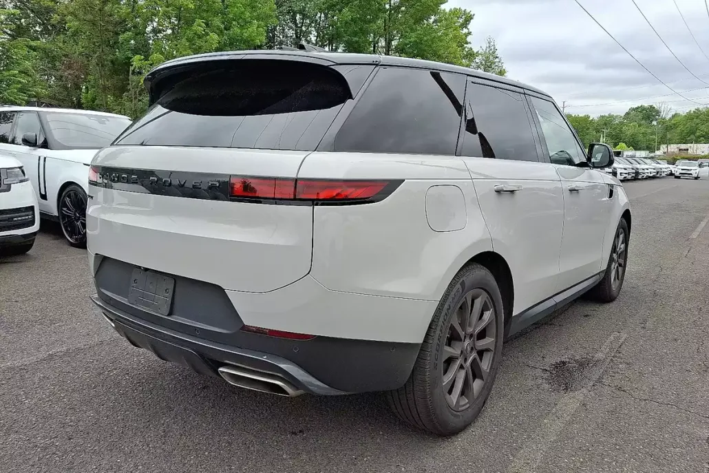 2025 Land Rover Range Rover Sport P360 SE photo 1