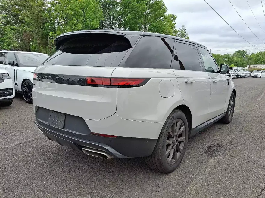 2025 Land Rover Range Rover Sport P360 SE photo 1