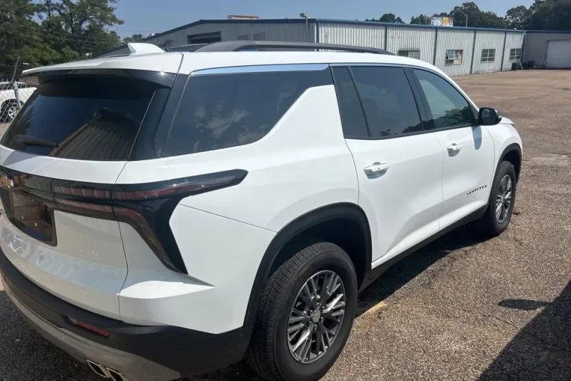 2025 Chevrolet Traverse photo 1