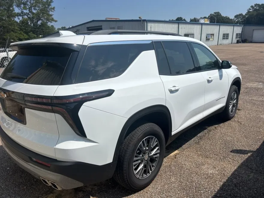 2025 Chevrolet Traverse photo 1
