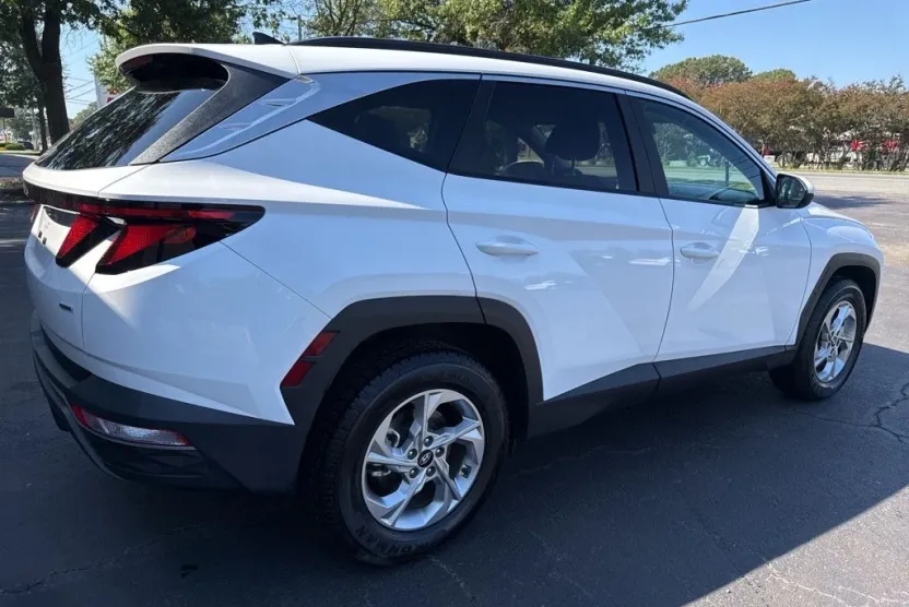 2024 Hyundai Tucson SEL photo 1