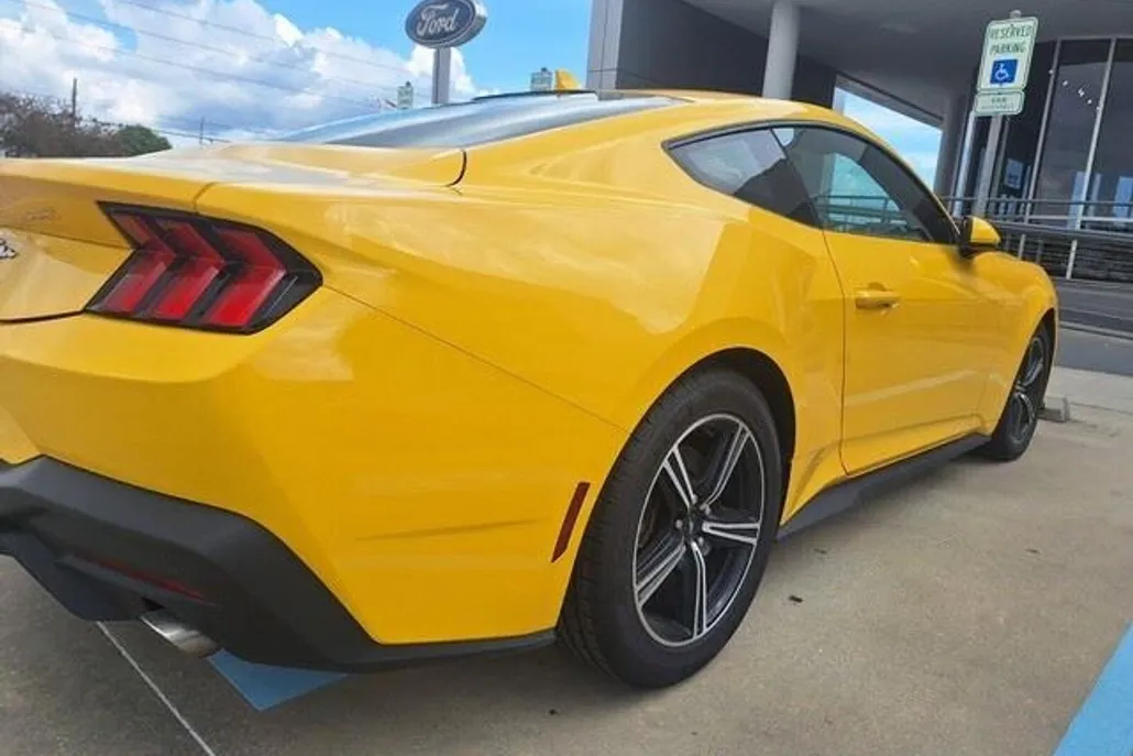 2024 Ford Mustang EcoBoost photo 1