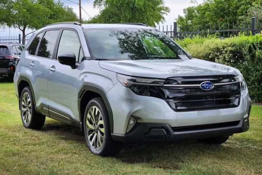 2025 Subaru Forester Touring photo 1