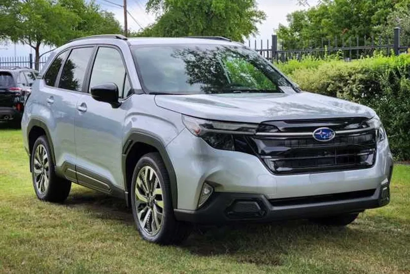2025 Subaru Forester Touring photo 1
