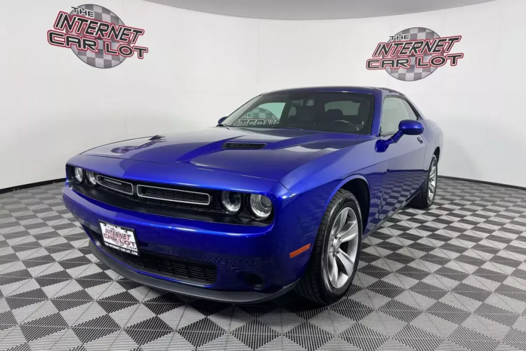 2020 Dodge Challenger SXT photo 1