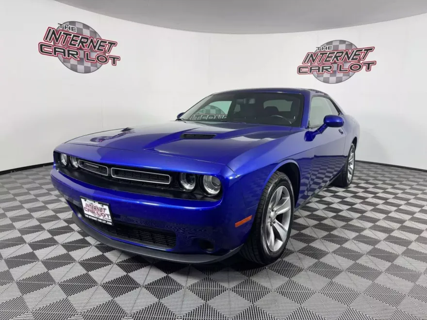 2020 Dodge Challenger SXT photo 1