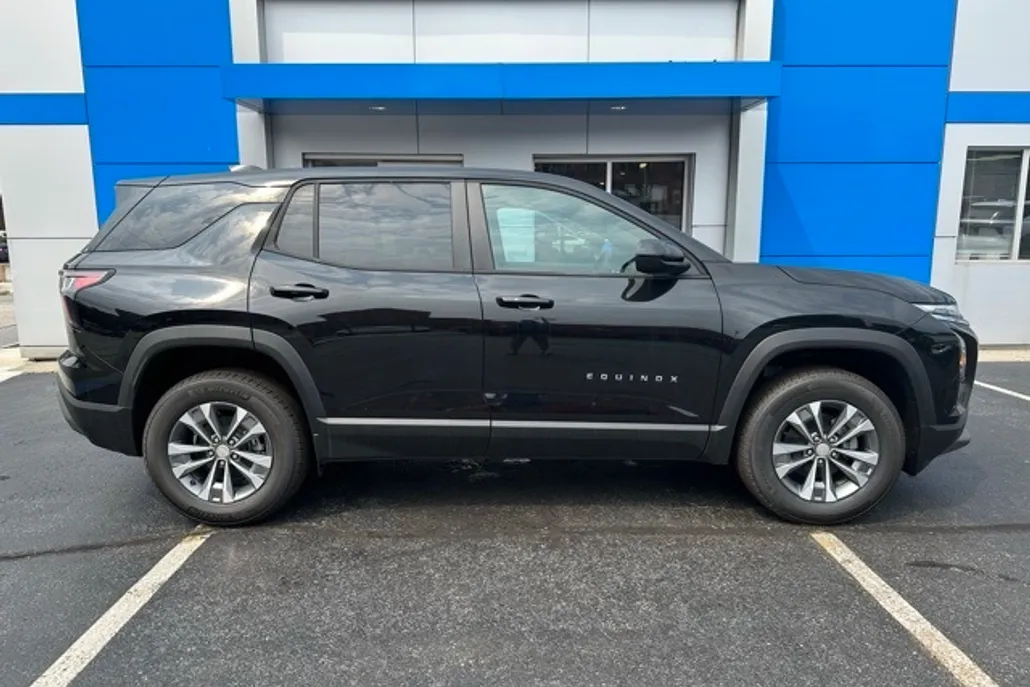 2026 Chevrolet Equinox LT photo 1