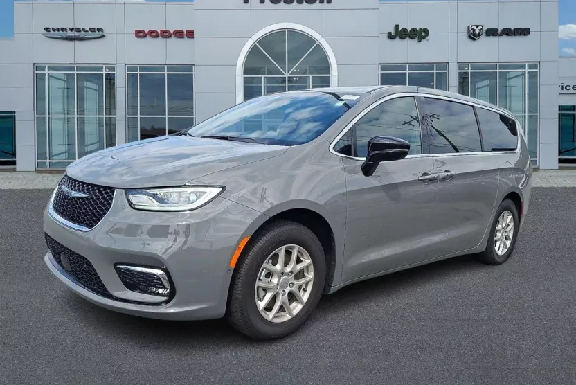 2025 Chrysler Pacifica photo 1