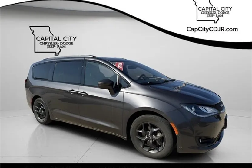 2019 Chrysler Pacifica Touring Plus photo 1