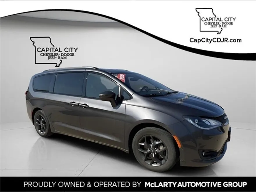 2019 Chrysler Pacifica Touring Plus photo 1