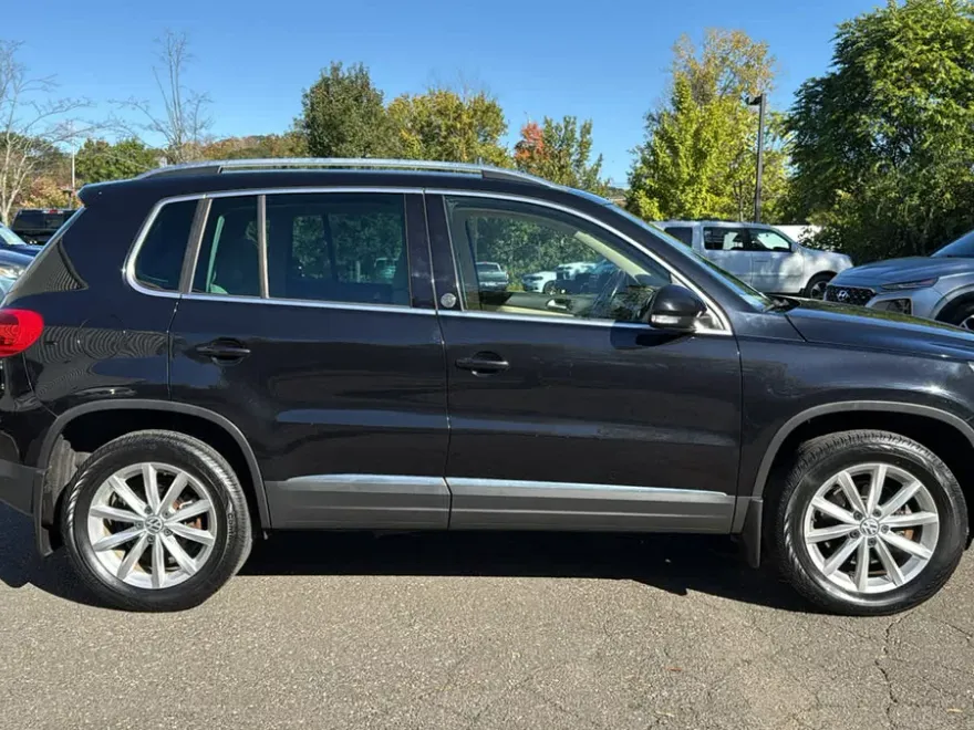 2017 Volkswagen Tiguan Wolfsburg Edition photo 1