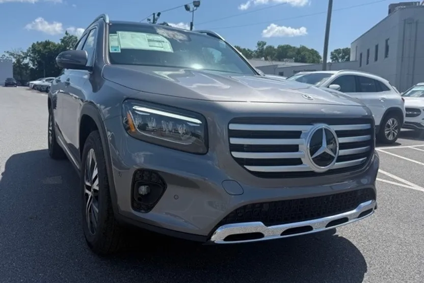 2025 Mercedes Benz GLB 250 4MATIC photo 1