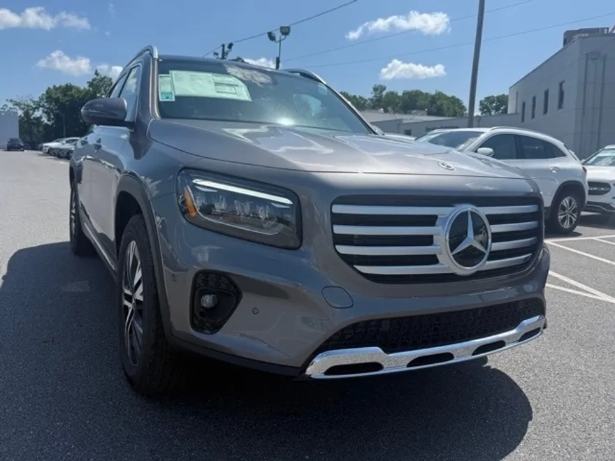 2025 Mercedes Benz GLB 250 4MATIC photo 1
