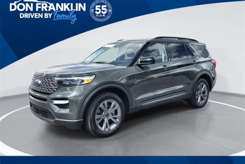 2023 Ford Explorer XLT photo 1