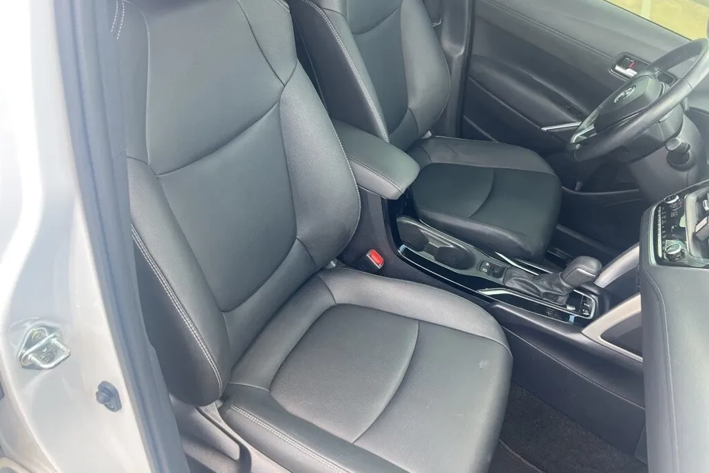 2022 Toyota Corolla Cross XLE photo 1