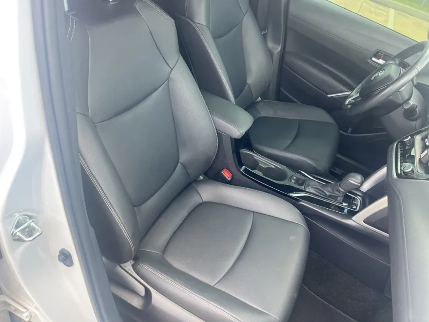 2022 Toyota Corolla Cross XLE photo 1