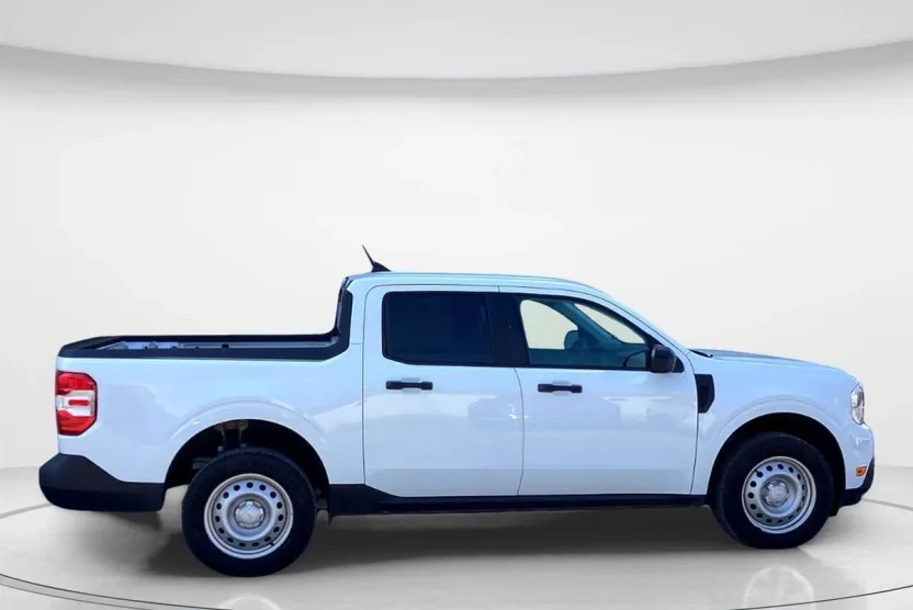 2023 Ford Maverick XL photo 1